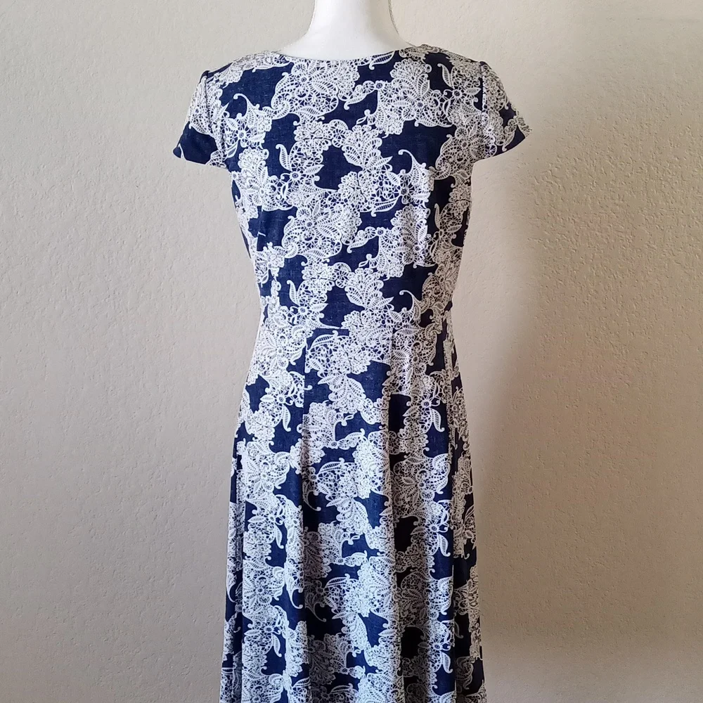 Petite short sleeve floral dress - Picture 2 of 4